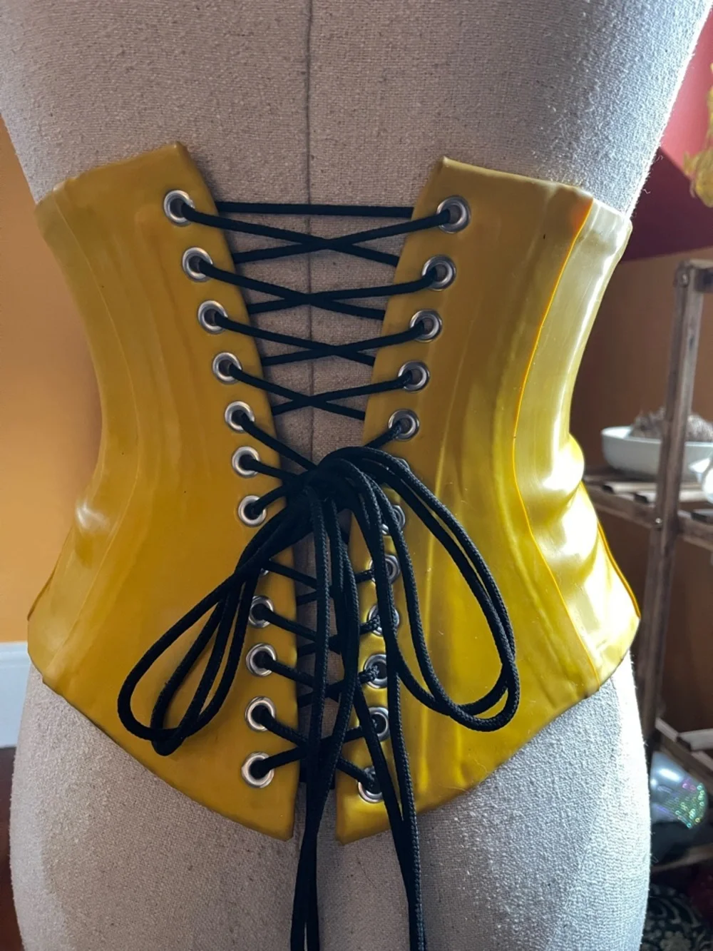 Polymorphe Yellow Latex Waist Cincher Corset - Picture 2 of 7